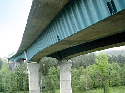 高速公路桥 三通道跨度82.4/115/82.4m，路面宽2m×14.7m